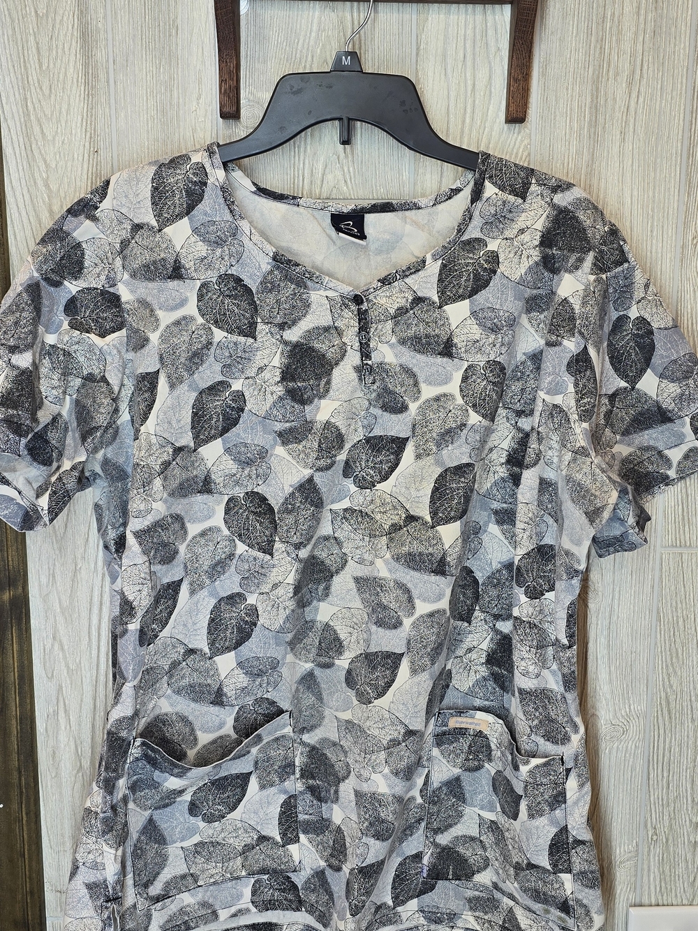 Barco Uniforms Short Sleeve Leaf-Print Top - Black & White